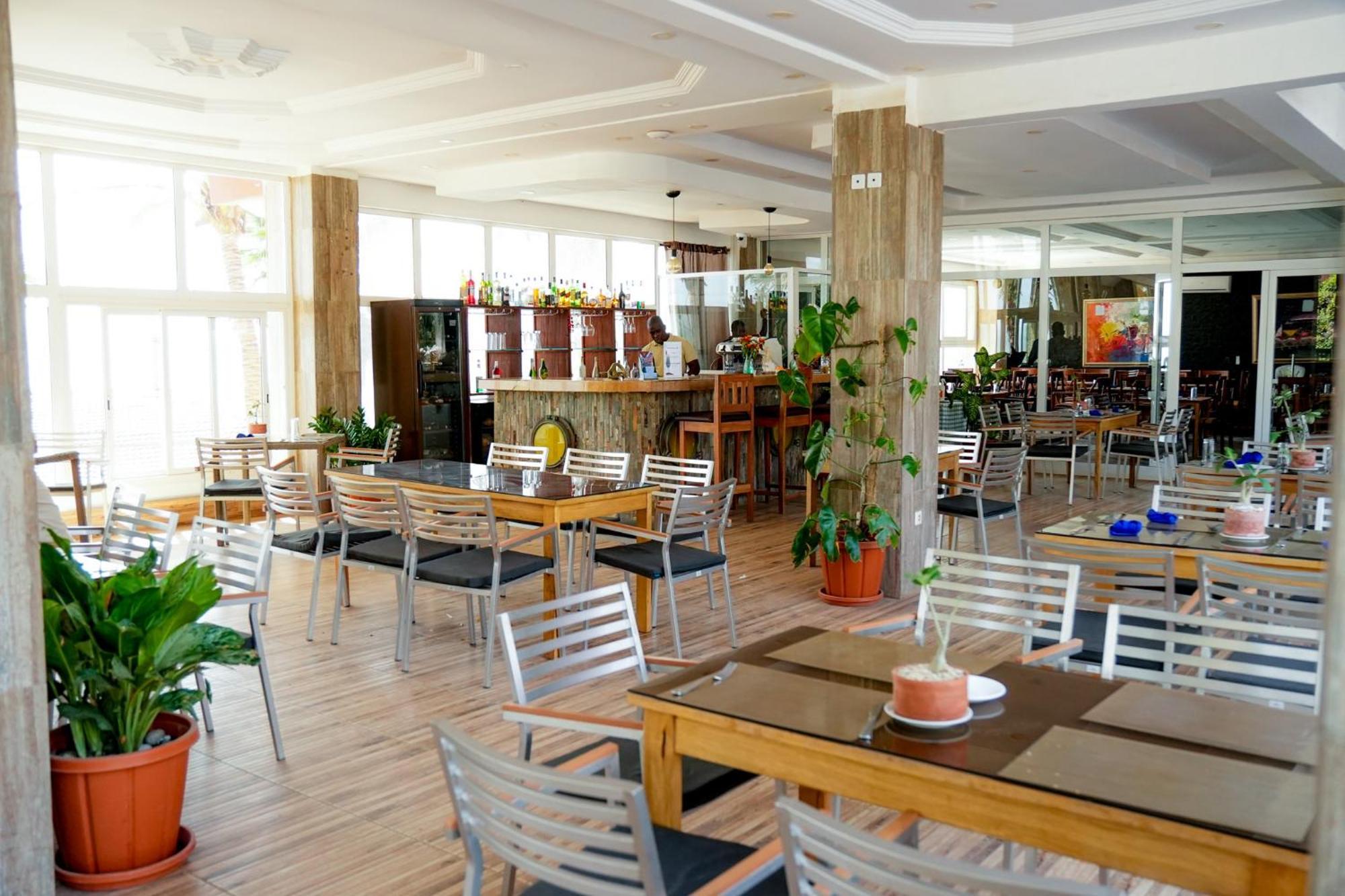 Iris Hotel Toubab Dialaw Exterior foto