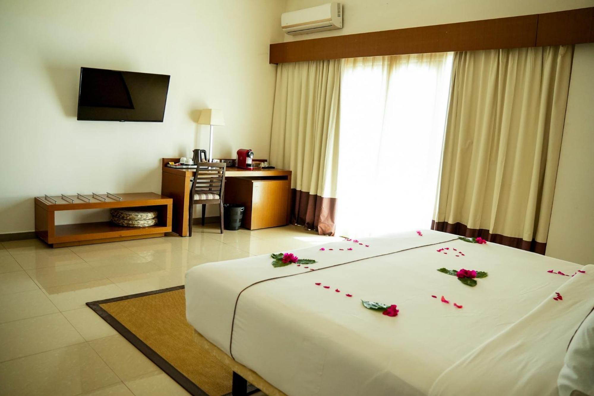 Iris Hotel Toubab Dialaw Exterior foto