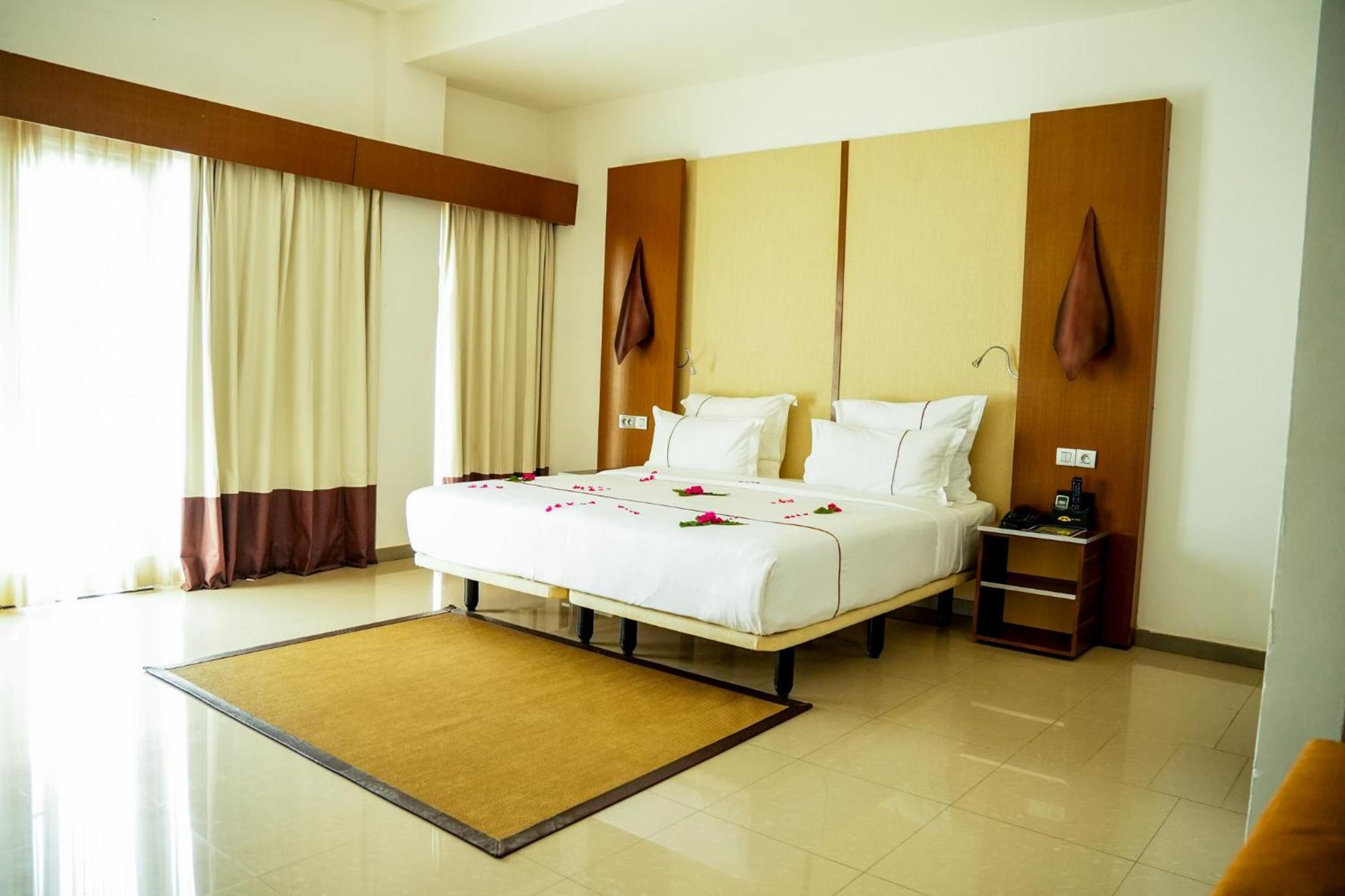 Iris Hotel Toubab Dialaw Exterior foto